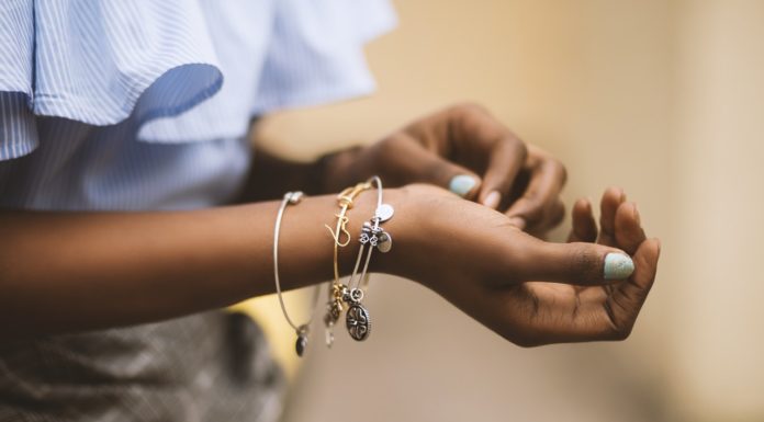 Smukke smykker og smukt hår Armbånd smykke