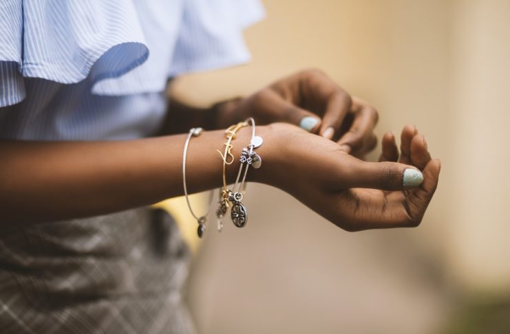 Smukke smykker og smukt hår Armbånd smykke