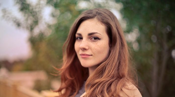 Lær at elske dig selv og få et naturlig look med botox Kvinde med botox