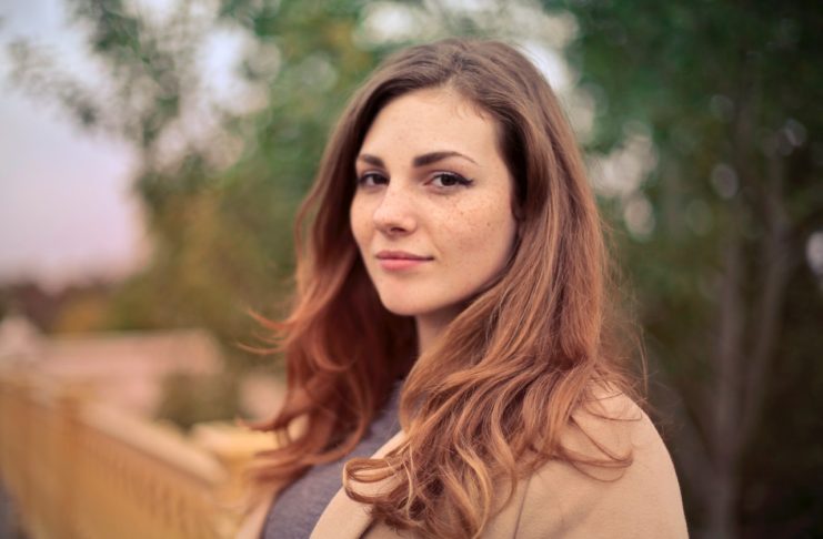Lær at elske dig selv og få et naturlig look med botox Kvinde med botox
