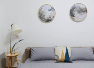 Sådan får du et stilet soveværelse Stilet soveværelse med dekoration på væggene