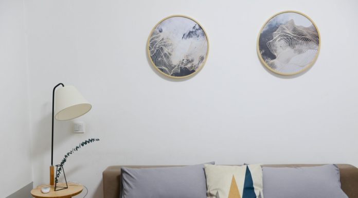 Sådan får du et stilet soveværelse Stilet soveværelse med dekoration på væggene