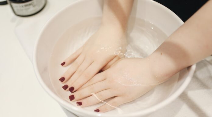 Trin for trin: Den perfekte manicure derhjemme manicure